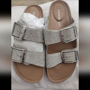 Stylish Silver Sandals with Rhinestones